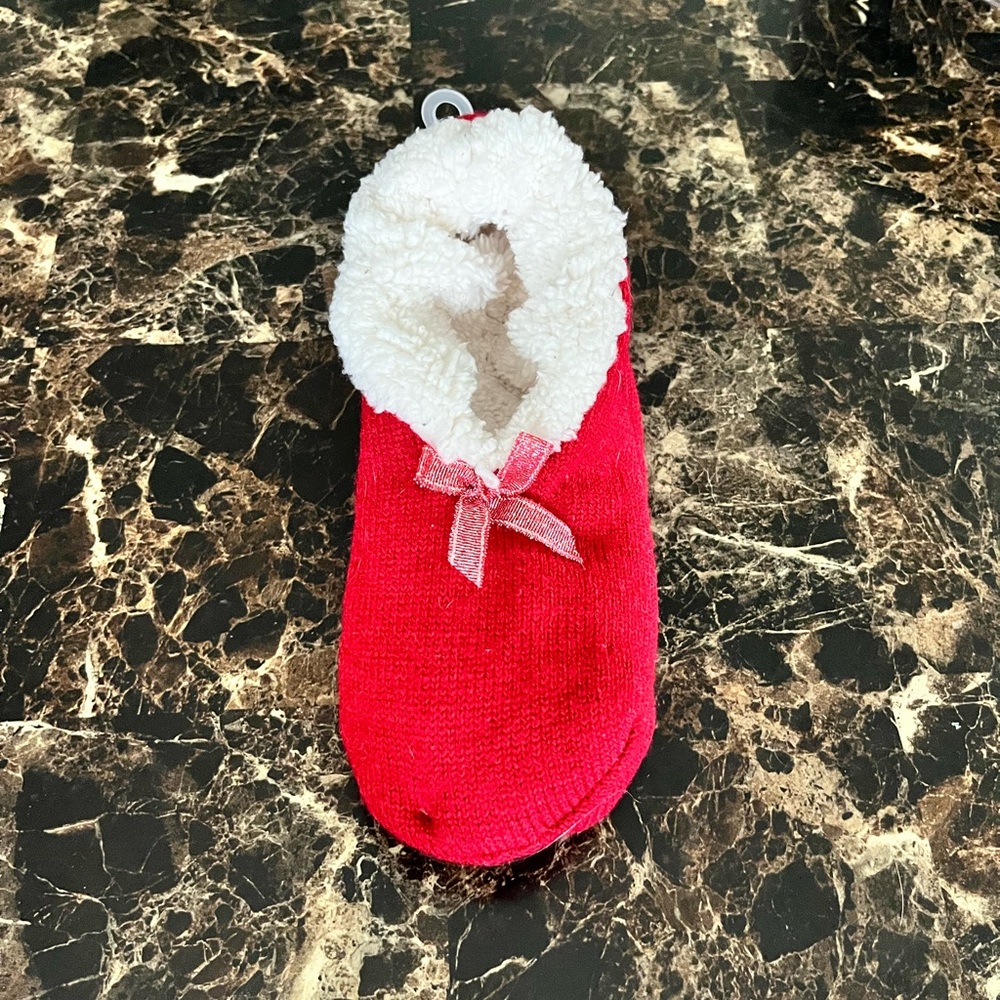 🌺NWT🌺Faux Fur Line Red Slippers🌺